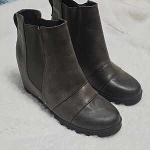 Stylish Women's Olive Ankle Boots